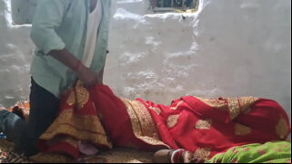 Indian Desi Young Aunty Tempted New Husband In The Bed Video